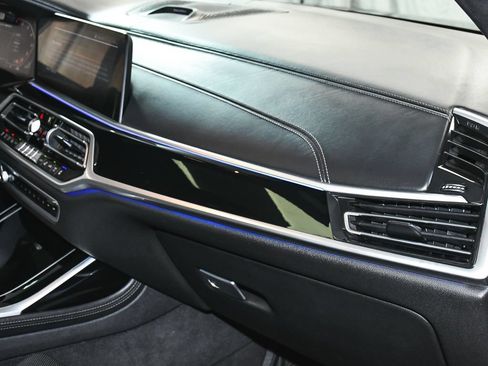 Used 2021 BMW X7 M50i w/ Dynamic Handling Package AWD/4WD image 79
