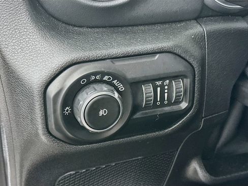 Used 2021 Jeep Wrangler Unlimited Sahara AWD/4WD image 15