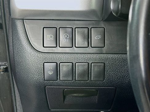 Used 2018 Toyota Highlander SE AWD/4WD image 16