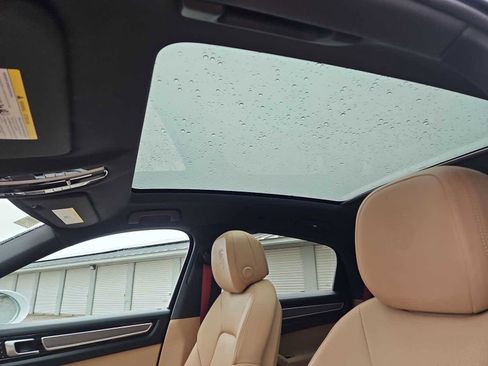 Certified 2023 Porsche Cayenne Platinum Edition image 17