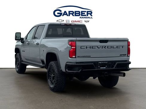 Used 2024 Chevrolet Silverado 2500 ZR2 w/ Technology Package AWD/4WD image 3
