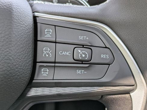 New 2025 Jeep Grand Cherokee L Altitude image 16