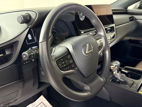 Used 2025 Lexus ES 350 w/ Premium Package image 17