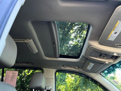 Used 2018 Chevrolet Suburban Premier AWD/4WD image 32
