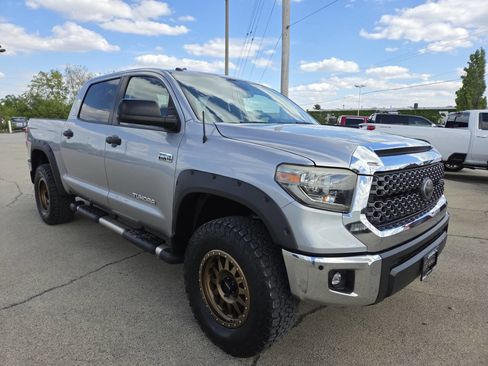 Used 2018 Toyota Tundra SR5 w/ TRD Off Road Package AWD/4WD image 9
