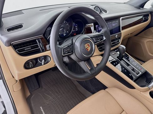 Certified 2023 Porsche Macan AWD/4WD image 4
