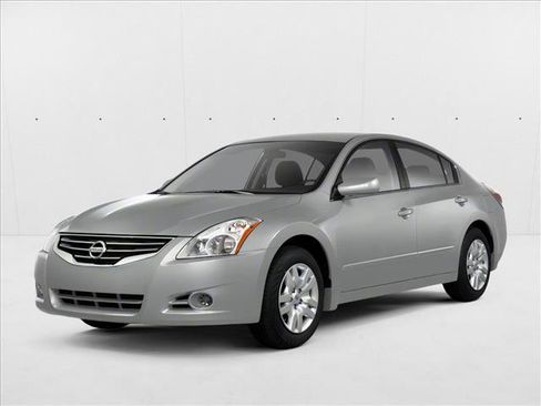 Used 2010 Nissan Altima 2.5 S FWD image 1