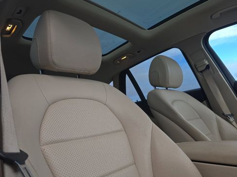 Used 2022 Mercedes-Benz GLC 300 4MATIC image 19