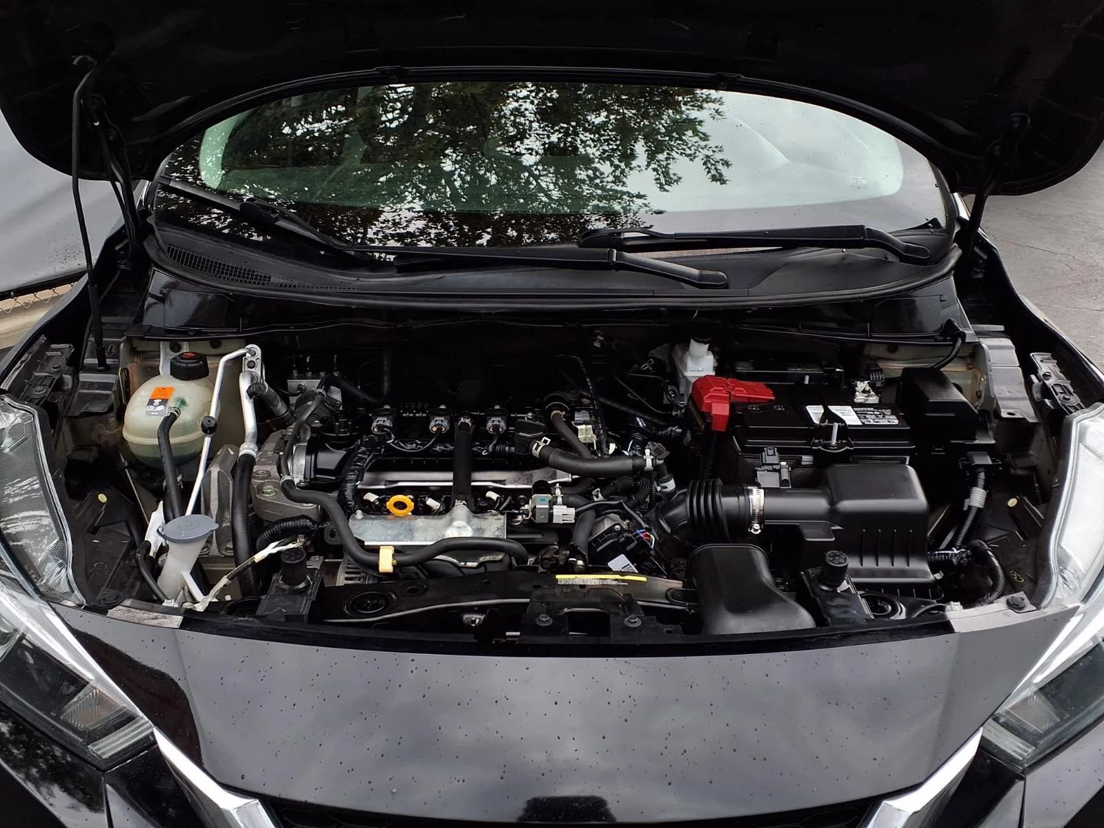 Used 2021 Nissan Versa SV FWD image 3