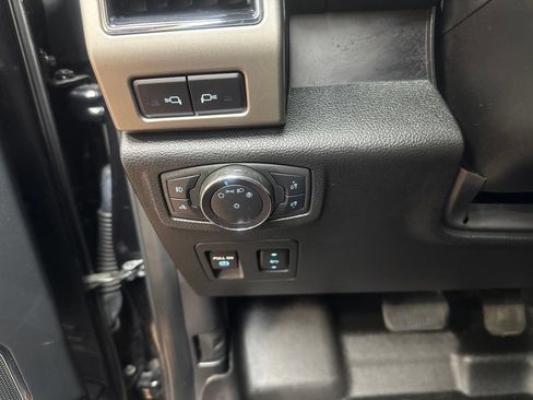 Used 2020 Ford F150 Lariat w/ Equipment Group 502A Luxury AWD/4WD image 22