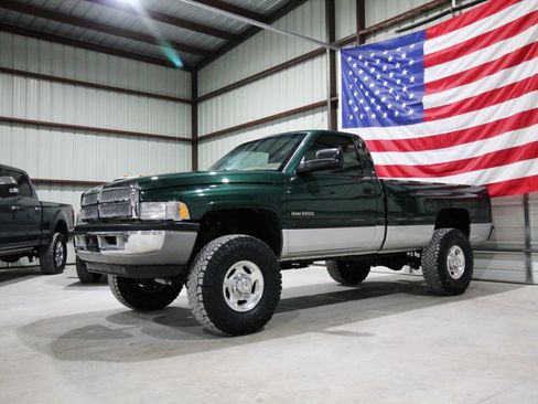 Used 2002 Dodge Ram 2500 Truck SLT image 1