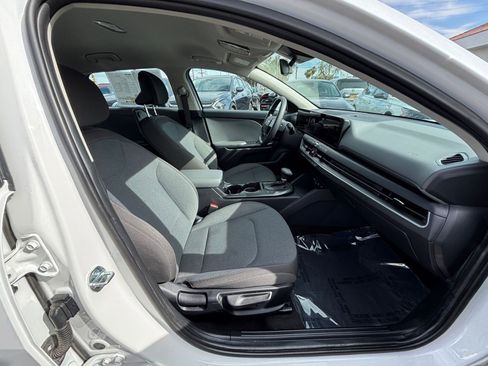 Used 2025 Kia K4 FWD image 25