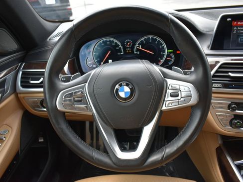 Used 2019 BMW 750i w/ Executive Package RWD image 14