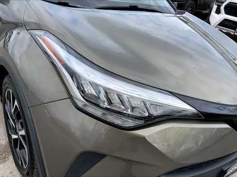 Used 2021 Toyota C-HR XLE image 25