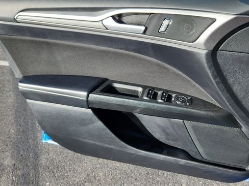 Used 2019 Ford Fusion SE image 7