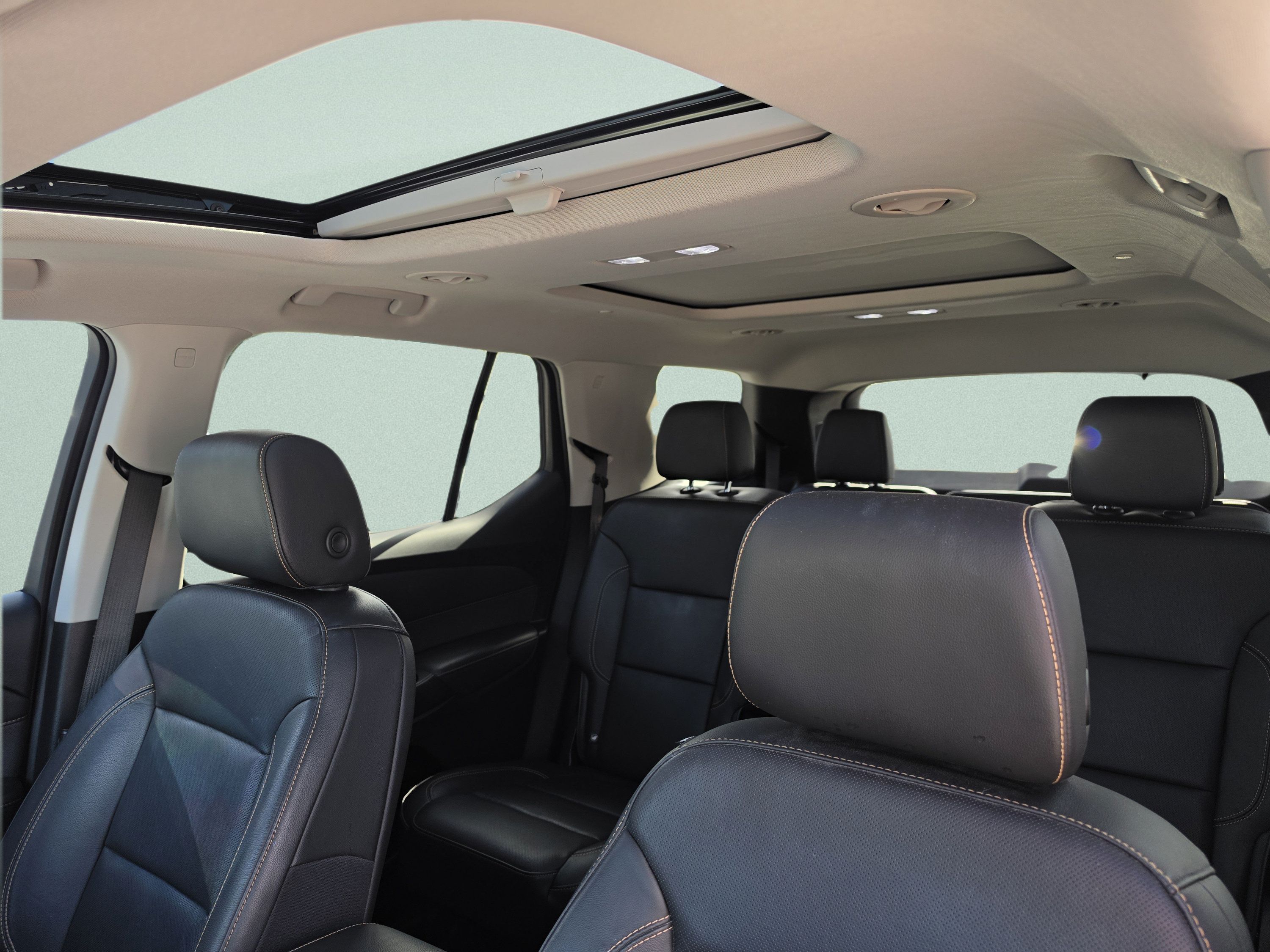 Used 2020 Chevrolet Traverse Premier w/ Redline Edition FWD image 27
