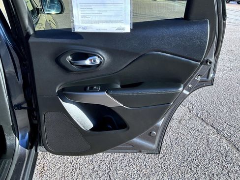 Used 2021 Jeep Cherokee Latitude Lux image 19