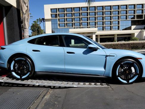 Used 2022 Porsche Taycan image 5