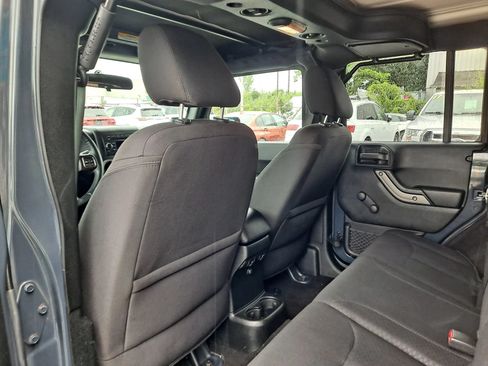 Used 2018 Jeep Wrangler Unlimited Sport w/ Connectivity Group AWD/4WD image 8