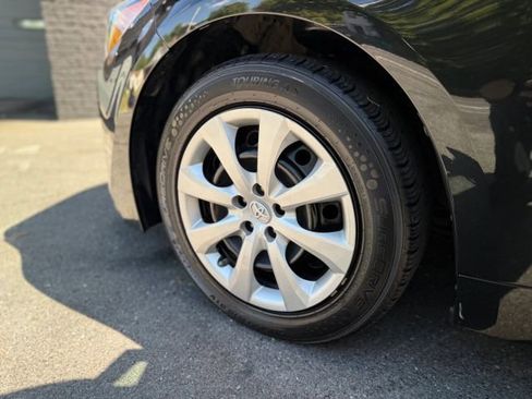 Used 2021 Toyota Corolla LE image 31