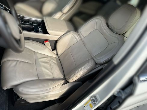 Used 2020 Lincoln Aviator Reserve w/ Equipment Group 202A image 13