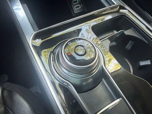 Used 2020 Ford Edge Titanium FWD image 31