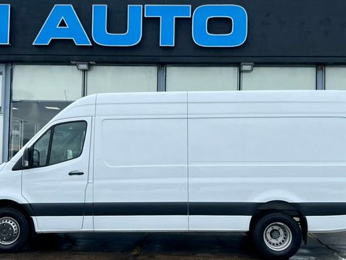 Used 2022 Mercedes-Benz Sprinter 3500 image 24