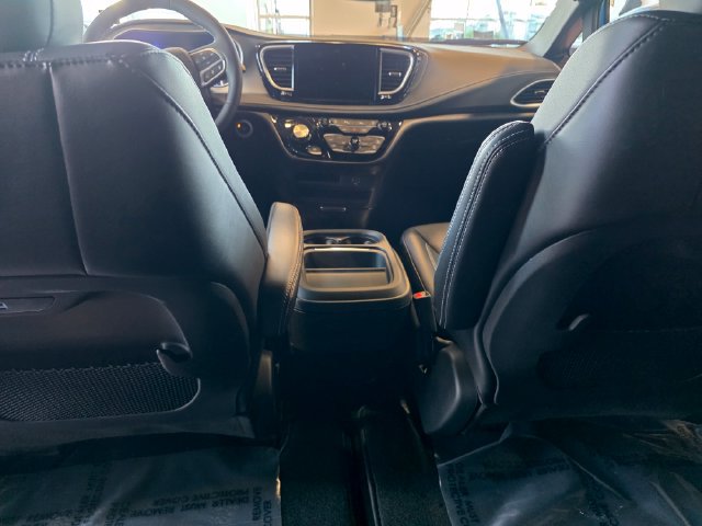 New 2027 Chrysler Pacifica Select AWD/4WD image 19