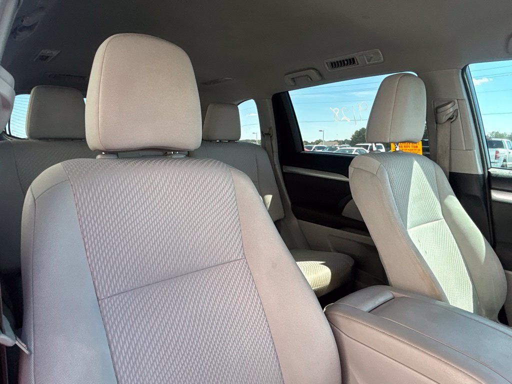 Used 2017 Toyota Highlander LE FWD image 23