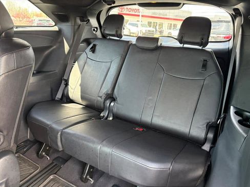 Used 2025 Toyota Sienna Platinum FWD image 10