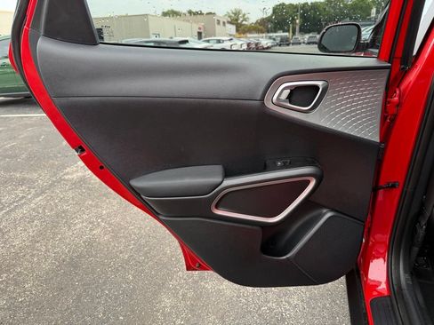 Used 2022 Kia Soul LX w/ Technology Package FWD image 6