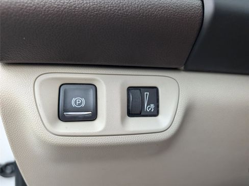 Used 2017 GMC Acadia Denali w/ Technology Package FWD image 22