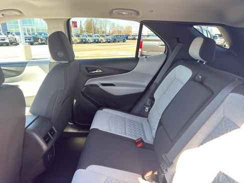 Used 2023 Chevrolet Equinox LS w/ LS Convenience Package AWD/4WD image 32