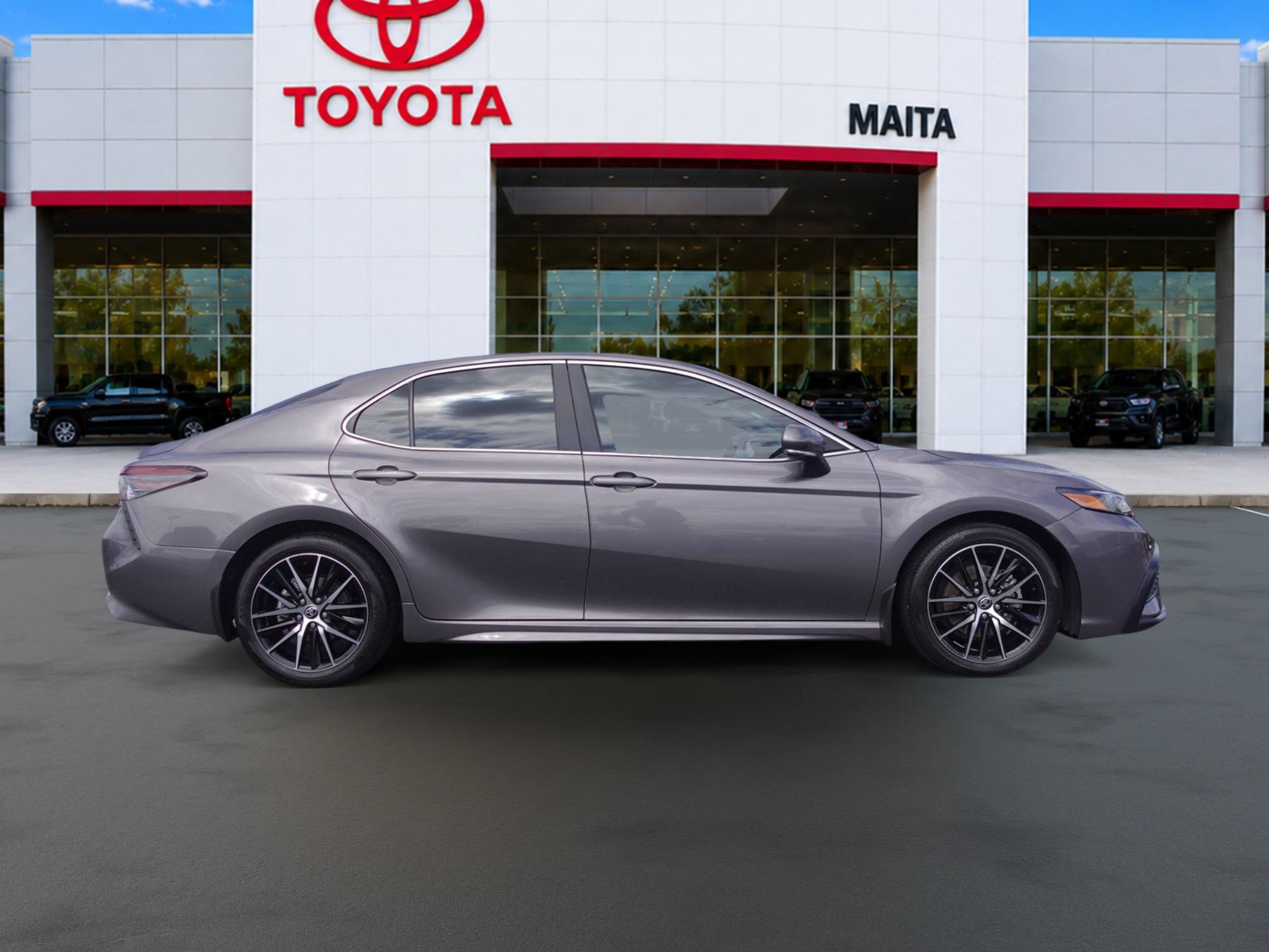 Used 2022 Toyota Camry SE FWD image 2