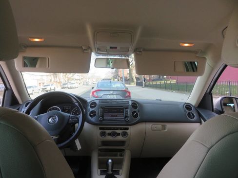 Used 2015 Volkswagen Tiguan S image 13