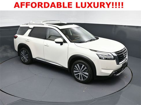 Used 2022 Nissan Pathfinder Platinum w/ Cargo Package image 39