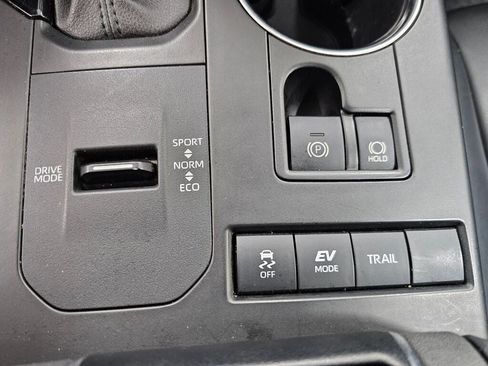 Used 2021 Toyota Highlander XLE image 22