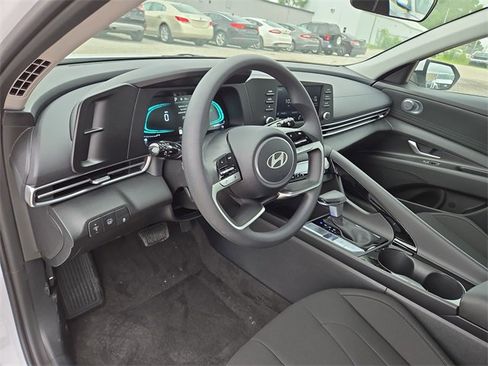 New 2025 Hyundai Elantra Blue image 24