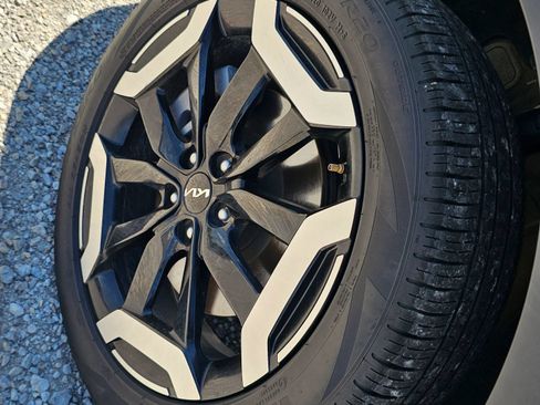 Used 2025 Kia Telluride S AWD/4WD image 5