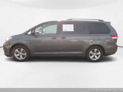 Used 2014 Toyota Sienna LE FWD image 7