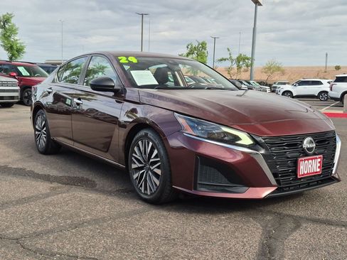 Used 2024 Nissan Altima 2.5 SV FWD image 3