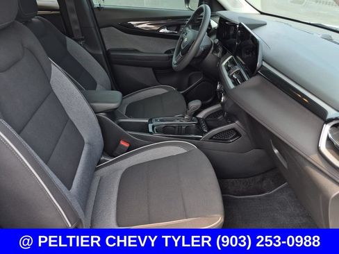 Used 2024 Chevrolet TrailBlazer LS w/ LS Convenience Package FWD image 10