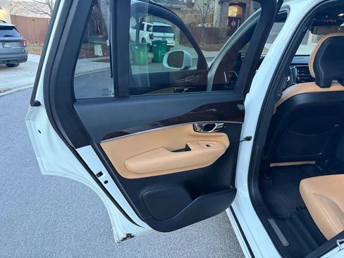 Used 2019 Volvo XC90 T6 Momentum AWD/4WD image 14