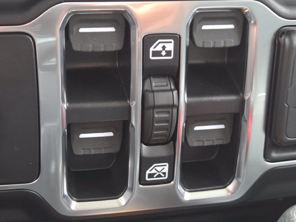 Used 2022 Jeep Gladiator Overland w/ LED Lighting Group AWD/4WD image 14