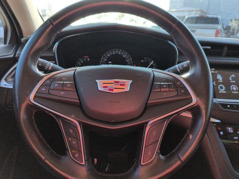 Used 2018 Cadillac XT5 Premium Luxury image 14