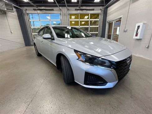 Used 2024 Nissan Altima 2.5 SV w/ SV Premium Package AWD/4WD image 7