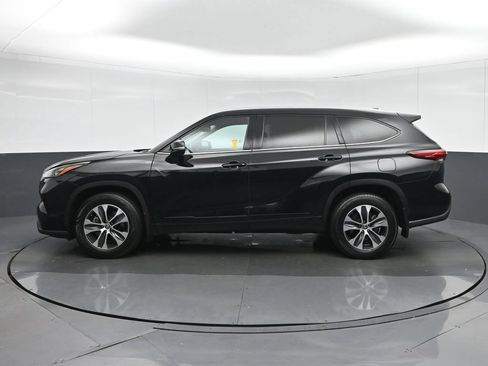 Used 2020 Toyota Highlander XLE AWD/4WD image 4