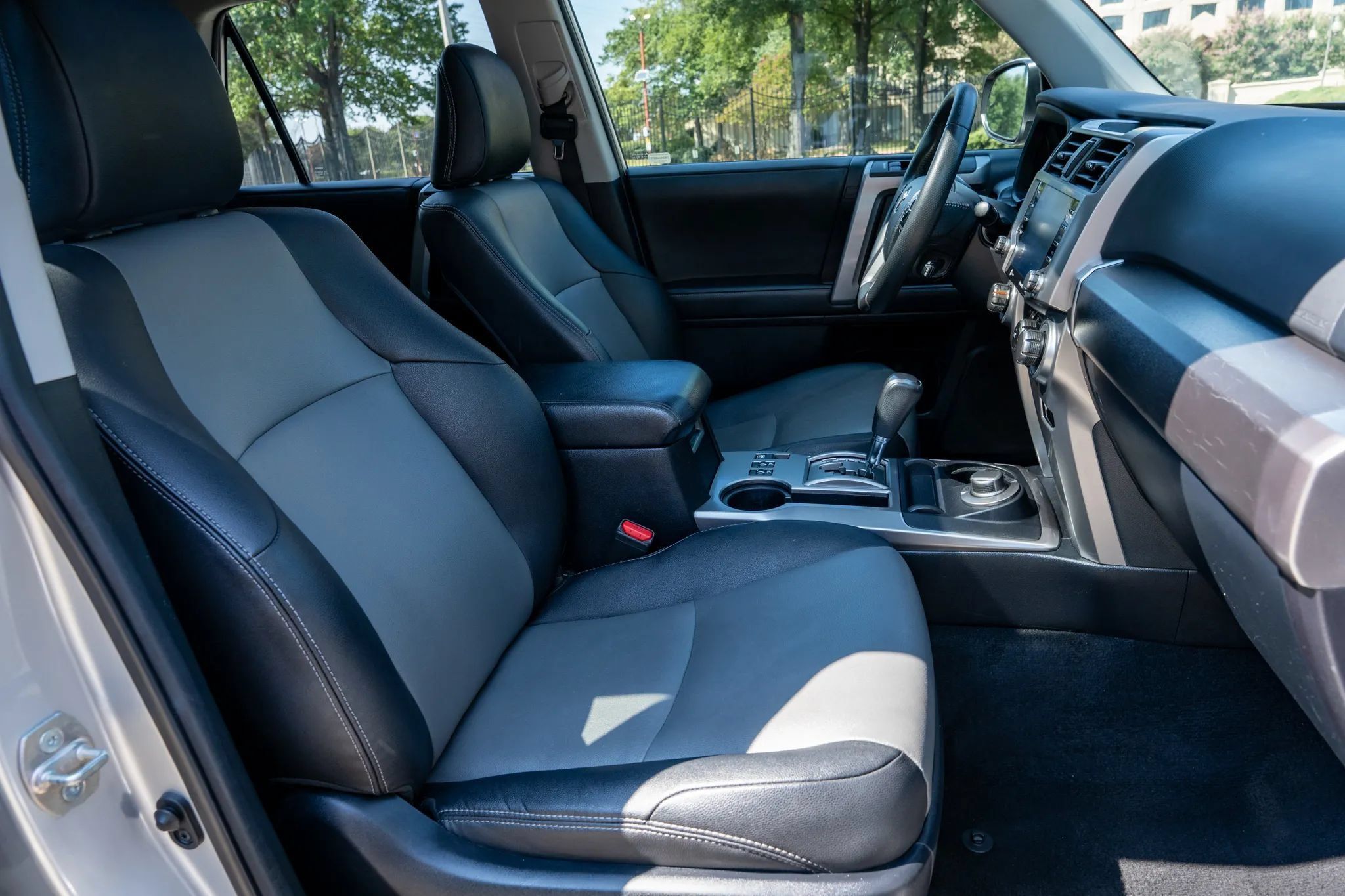 Used 2022 Toyota 4Runner SR5 Premium w/ Moonroof Package AWD/4WD image 18