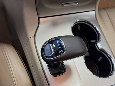 Used 2014 Jeep Grand Cherokee Overland AWD/4WD image 25