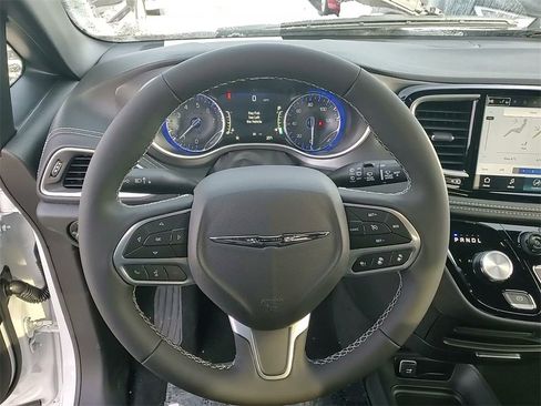 New 2026 Chrysler Pacifica Select image 25